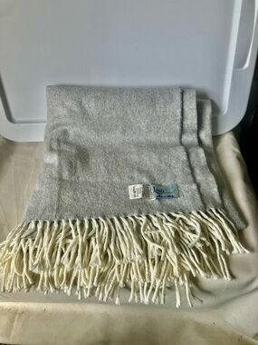 Lands Downunder Italy Light Gray 50% Cotton 50% Soft Acrylic Fringe Throw USED.